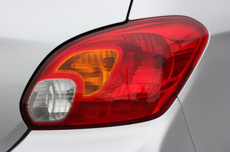  Mitsubishi Mirage 2014 года  (фото 7 из 39)